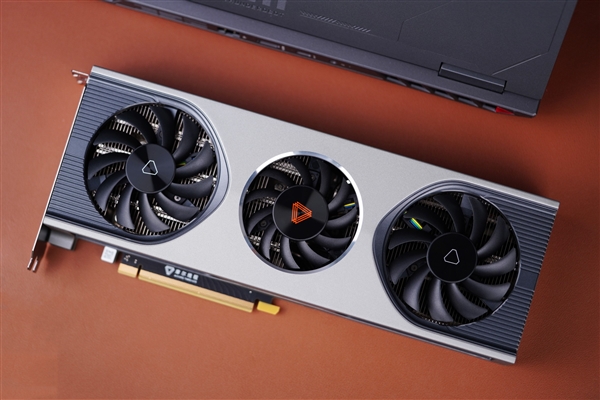 7nm工藝、7GB顯存！摩爾線程MTT S70圖賞