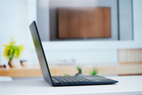 首臺酷睿Ultra筆記本！華碩靈耀14 2024 AI超輕薄本圖賞