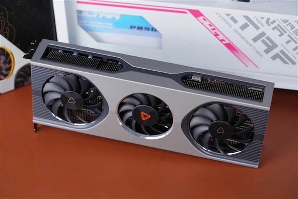 7nm工藝、7GB顯存！摩爾線程MTT S70圖賞