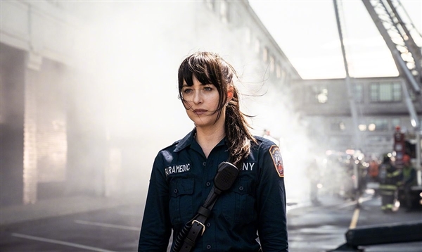 《蜘蛛夫人》新劇照出爐：蜘蛛女齊上陣魅力大