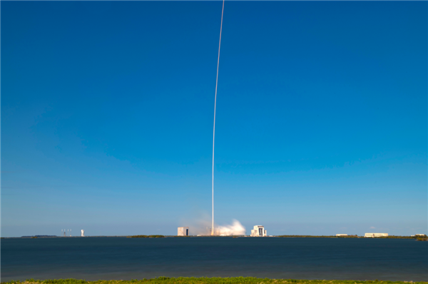 6手獵鷹9號火箭成功發(fā)射4手龍飛船：載貨超過2.7噸