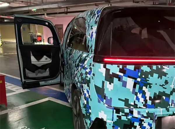 并未搭載前排側(cè)滑門！極氪CM2E最新諜照曝光