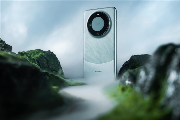 央視探訪華為靈犀通信實(shí)驗(yàn)室：揭開華為Mate60系列信號(hào)時(shí)刻在線的秘密