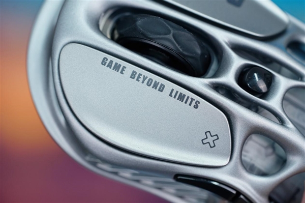 鏤空設(shè)計很科幻！重力星球破繭三模游戲鼠標圖賞