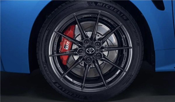 地表最強(qiáng)三缸機(jī)！豐田全新GR卡羅拉賽道版限量發(fā)布：三缸榨出300匹馬力