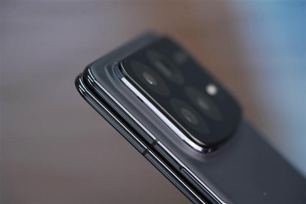 僅226g輕薄大折疊！小米MIX Fold 4圖賞