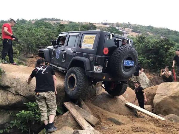 如何忽悠中國人買國產(chǎn)越野車？