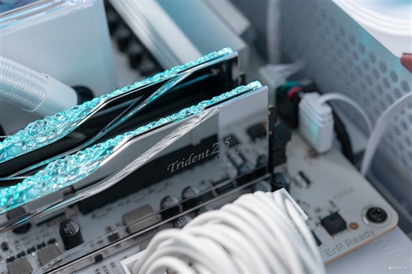 芝奇Trident Z5 Royal DDR5-7200 C36 48GB內(nèi)存上手：性能猛如虎