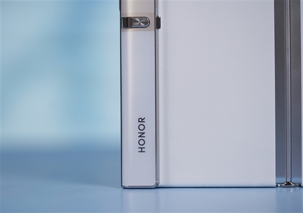 4.3mm迄今最薄折疊屏！榮耀V Purse圖賞：驚艷了