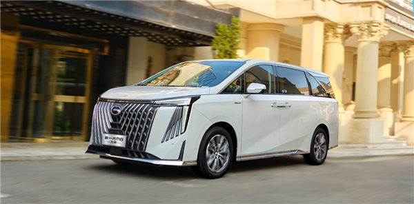 搭載2.0T混動系統(tǒng)！傳祺M8大師超級混動版上市：售26.68萬元