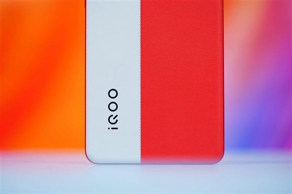 紅白撞色太吸睛！iQOO Neo9紅白魂圖賞