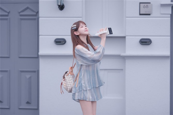 親測(cè)頂配 1TB 的小屏手機(jī) 拍妹超絕