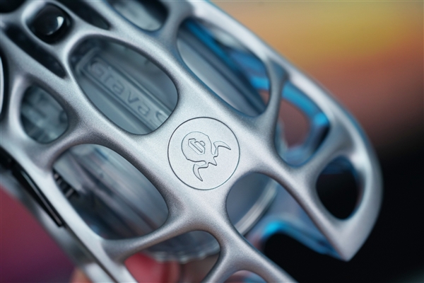 鏤空設(shè)計很科幻！重力星球破繭三模游戲鼠標圖賞