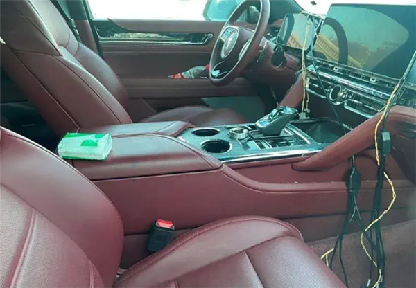 氣場不輸庫里南！坦克800諜照曝光：量產(chǎn)版有望年內(nèi)發(fā)布