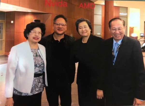 表舅老黃要小心！蘇媽又來搶生意了