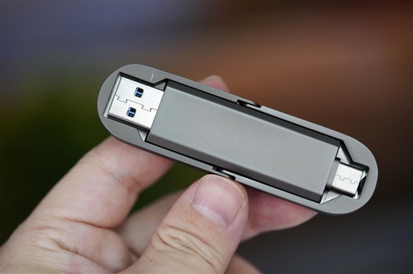 狂飆支持1000MB/s！朗科US9高速固態(tài)U盤圖賞