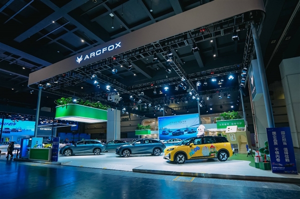 “百萬級超跑平替”極狐S5亮相 極狐汽車登陸2024春季大河國際車展