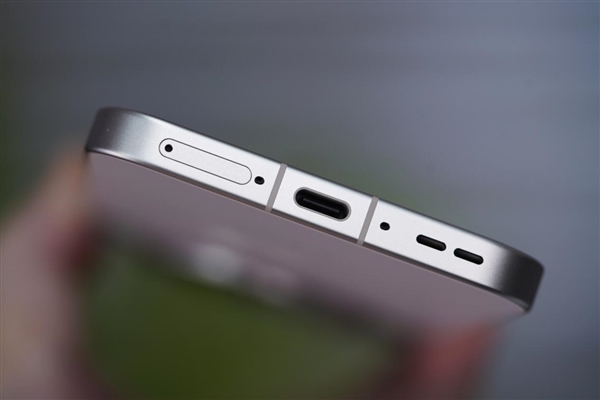 超窄物理四等邊屏幕！OPPO Find X8圖賞