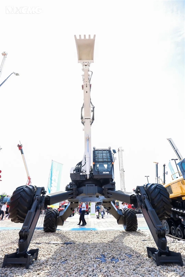 《流浪地球2》中的自主跟隨機(jī)器人首次亮相：可越障、涉水