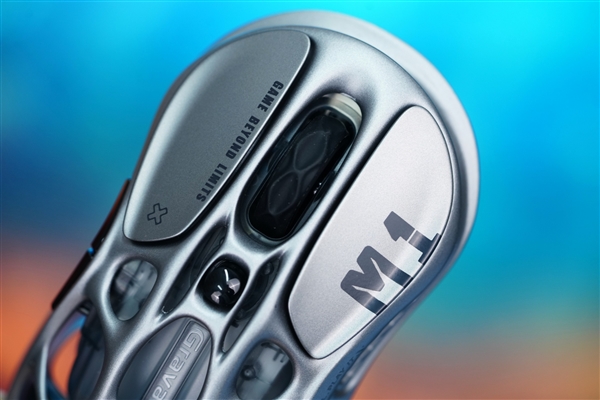 鏤空設(shè)計很科幻！重力星球破繭三模游戲鼠標圖賞