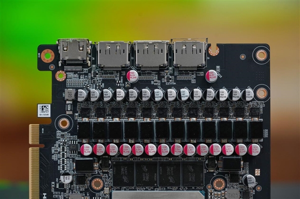 地表最強(qiáng)RTX 4090！索泰RTX 4090 PGF顯卡圖賞