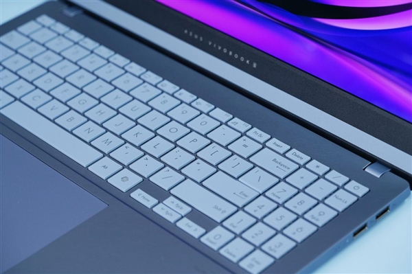 2.8K OLED高刷屏！華碩無畏Pro15 2024高能AI超輕薄本圖賞