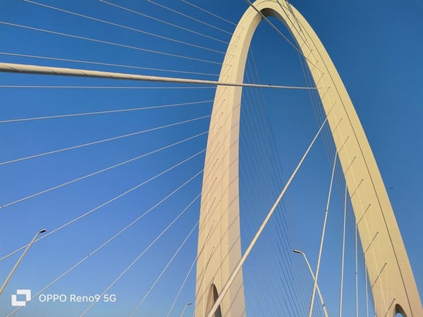 超級(jí)流暢的驍龍7系手機(jī)！OPPO Reno9兔年定制紅上手：《王者榮耀》幀率近乎一條直線