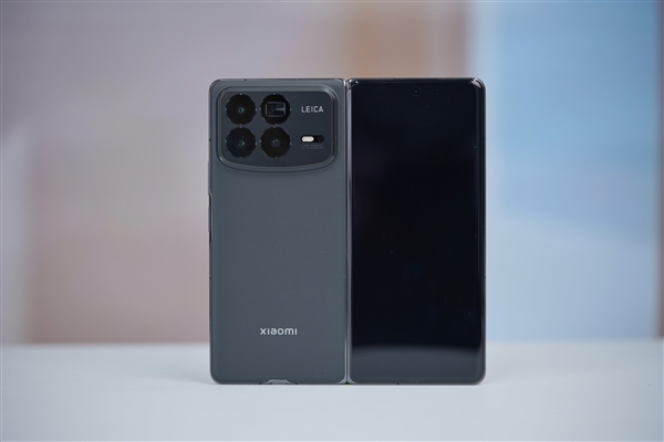 僅226g輕薄大折疊！小米MIX Fold 4圖賞