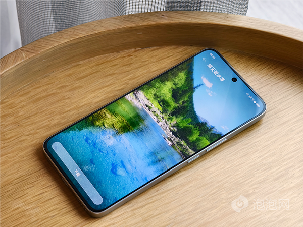 榮耀90 GT上手：游戲滿幀 性能釋放堪比驍龍8 Gen3旗艦