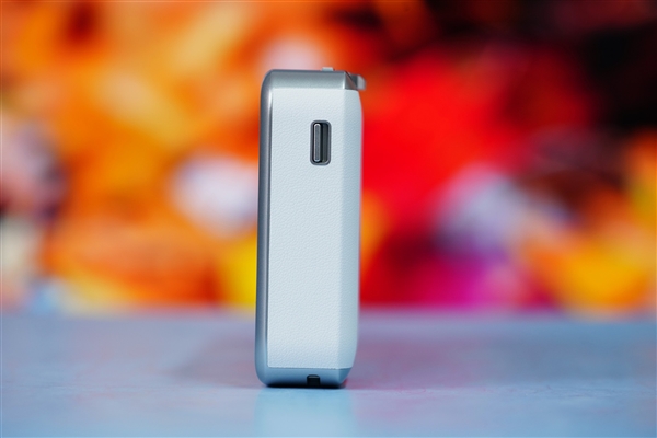 小米2024開(kāi)年最強(qiáng)旗艦！小米14 Ultra龍晶藍(lán)影像套裝圖賞