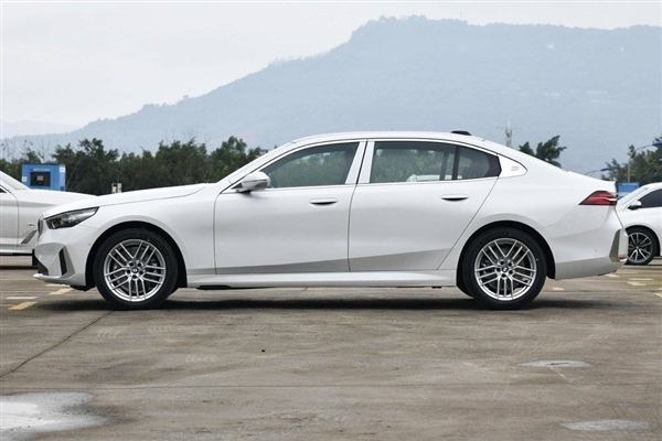 寶馬董事長：我們不造冰箱彩電大沙發(fā)