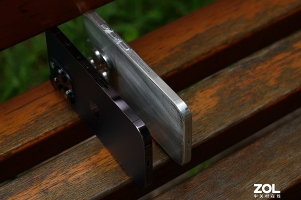 iPhone 15 Pro機(jī)模上手：外觀幾乎沒(méi)變 全系換C口但漲價(jià)1000元