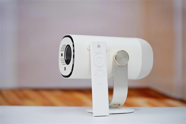 一體式云臺(tái)設(shè)計(jì) 各角度隨意投！當(dāng)貝Smart 1圖賞