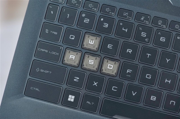 賽博機(jī)械風(fēng)十足！微星新款星影15 Air圖賞