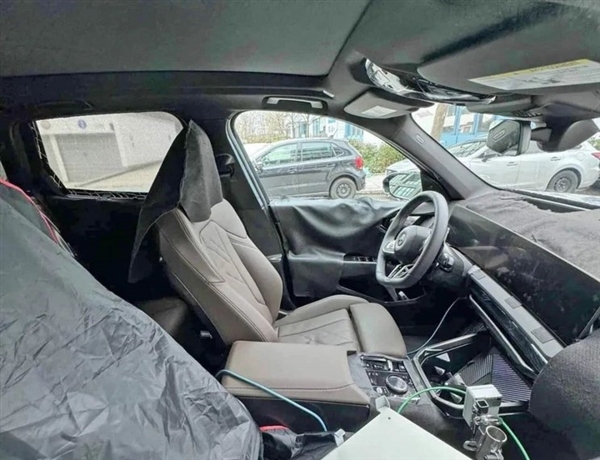 首搭雙聯(lián)曲面大屏！全新寶馬X3內(nèi)飾諜照曝光