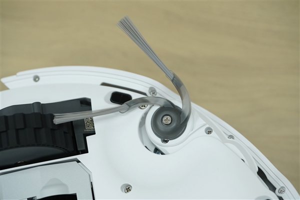 徹底解決毛發(fā)纏繞困擾！石頭P20 Pro掃拖機器人圖賞