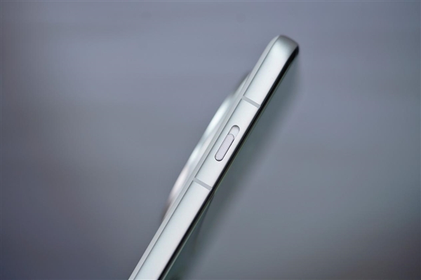 配備抓怕快啟鍵！OPPO Find X8 Pro圖賞