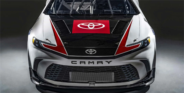 取消車門 換裝5.9L V8發(fā)動機(jī)：史上最強(qiáng)豐田凱美瑞誕生！