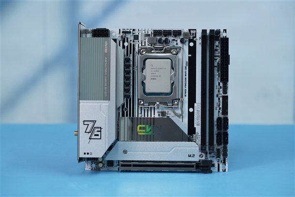 14代酷睿座駕！七彩虹CVN B760I FROEN WIFI D5 V20登陸艦圖賞