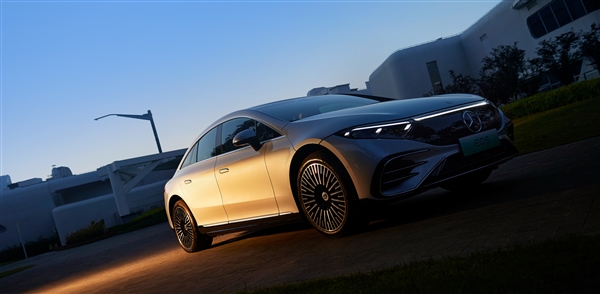 真就“不坑窮人” 因車身穩(wěn)定系統(tǒng)故障  奔馳召將回3.2萬(wàn)輛S級(jí)EQS級(jí)轎車