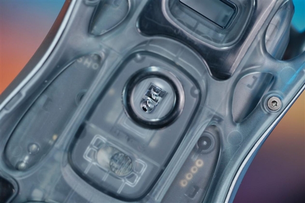 鏤空設(shè)計很科幻！重力星球破繭三模游戲鼠標圖賞