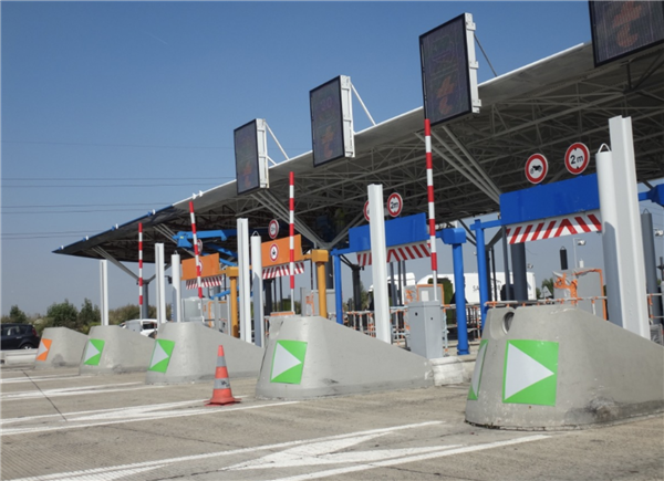 高速錯過出口怎么辦：切記不要掉頭逆行