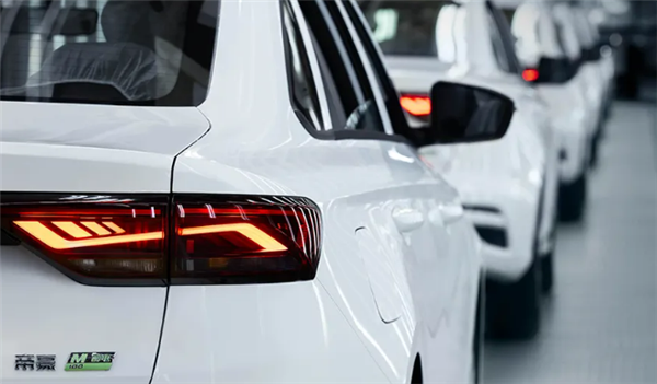 甲醇汽車首次大規(guī)模服務(wù)國(guó)際賽事：350輛全部來(lái)自吉利