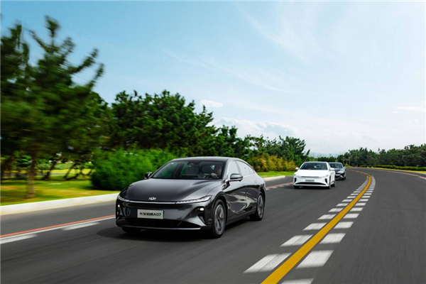 上半年車圈“宮斗”大戲收官：國產四強霸榜 新勢力艱難突圍(圖4)