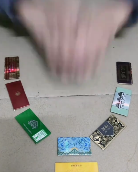 小學生沉迷廢煙盒超過奧特曼 一線教師怎么看