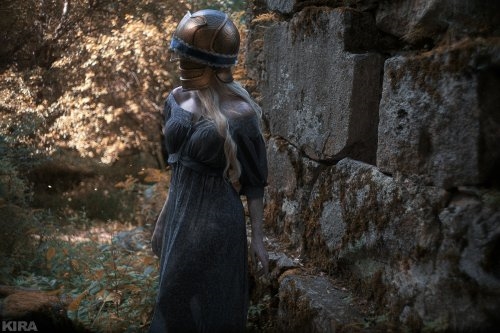 《血源詛咒》安娜莉絲COS：長(zhǎng)裙難掩絕妙身材