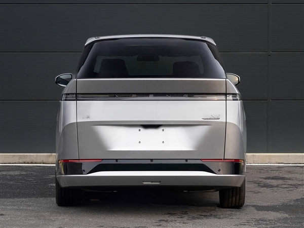 硬剛理想MEGA 小鵬純電MPV車型X9設(shè)計(jì)草稿公布：賽博未來(lái)風(fēng)