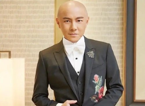 排練從空中墜下！張衛(wèi)健微博報平安：放一萬個心 人精神得很