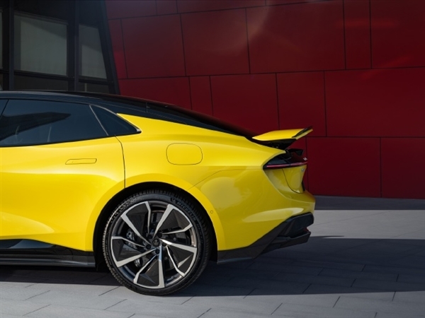 全球充電速度最快車型之一！路特斯繁花10%充至80%僅用14分鐘