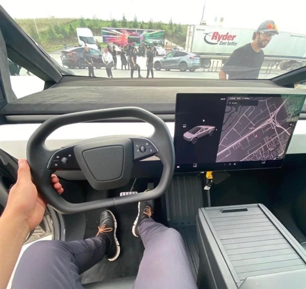 馬斯克最愛！特斯拉Cybertruck電動皮卡量產(chǎn)首車下線：終于不鴿了